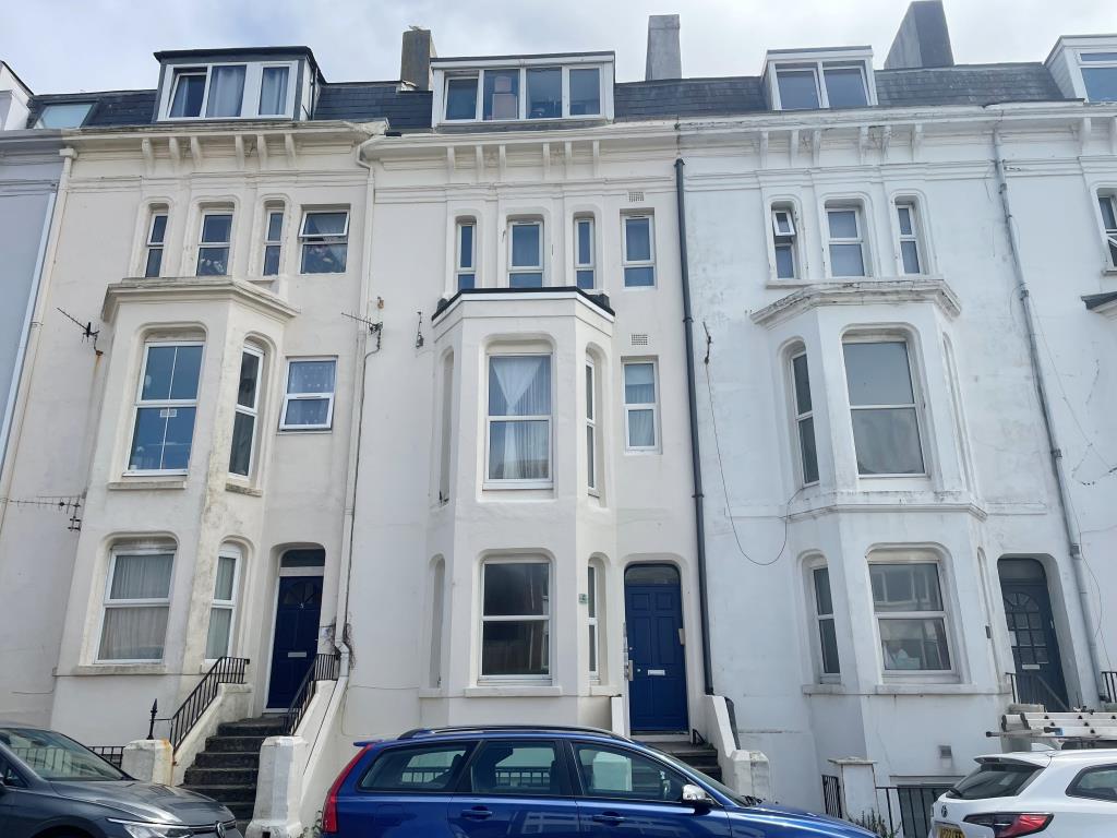 Lot: 171 - LEASEHOLD INVESTMENT - View of front of property from street